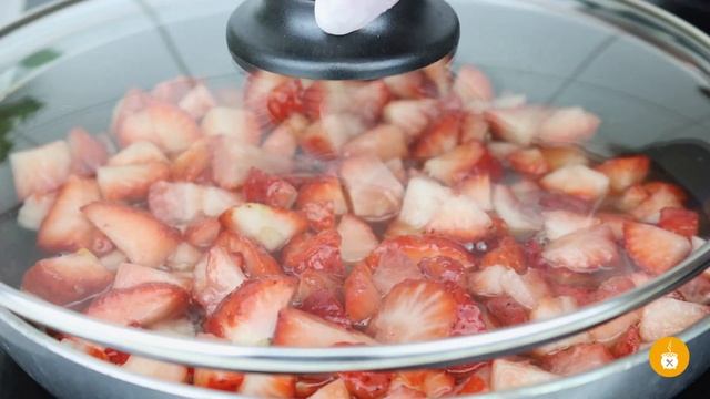 Simple Strawberry Sauce for Crepes and Pancakes - Homemade Strawberry topping for cheesecake смотреть онлайн