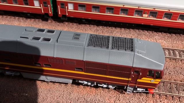 ТЭП70 0204 МОДЕЛЬ с ПОЛНЫМ освещением 1:87 h0! Diesel lok TEP70 all light смотреть онлайн