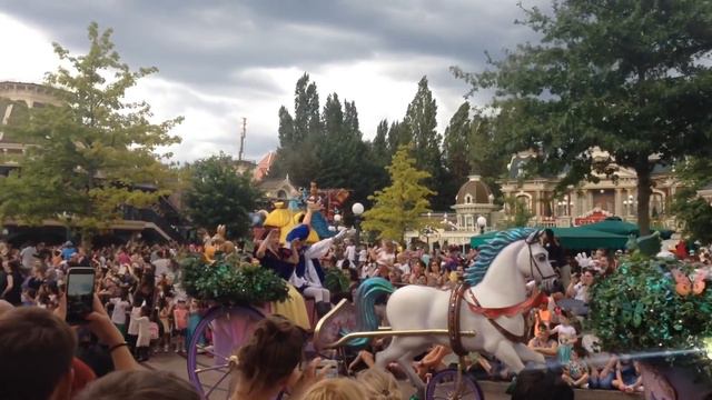 1 DAY in 15 seconds Disneyland Paris смотреть онлайн