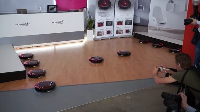 Танец роботов-пылесосов LG HOM-BOT Square смотреть онлайн