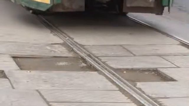 В районе жд вокзала неизвестные хулиганы разрушили отремонтированный переезд через трамвайные пути смотреть онлайн