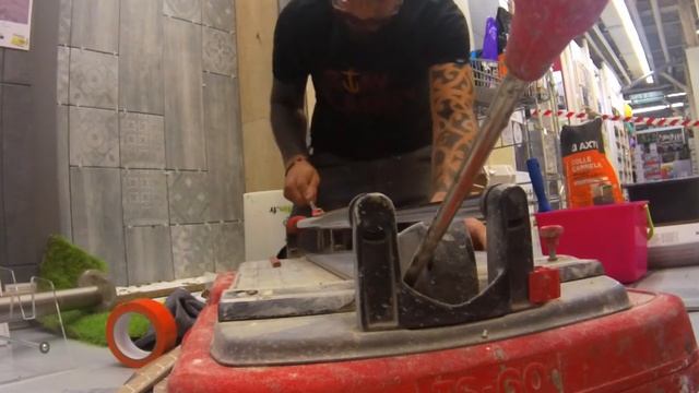 comment couper du carrelage avec une carrelette смотреть онлайн