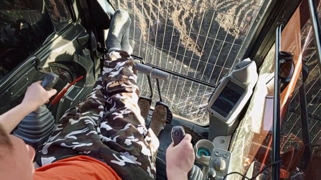 вид из кабины машиниста экскаватора смотреть онлайн