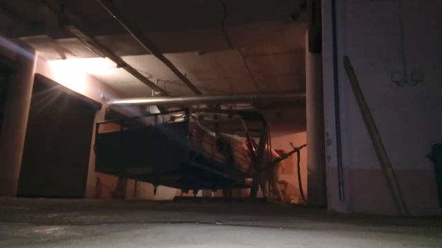 Гигантский самодельный гаражный гидравлический кран гусь в работе смотреть онлайн