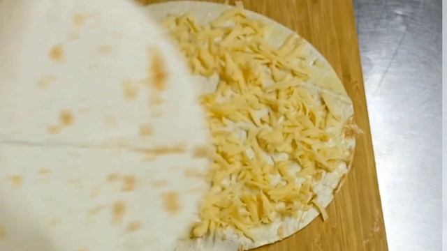 Сворачиваем лаваш в форме звезды!!! Закуска с сыром, курицей и грибами за 30 минут!!! смотреть онлайн
