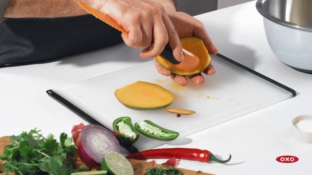 Cut and Slice Mangos with Ease with OXO's Mango Slicer with Scoop смотреть онлайн