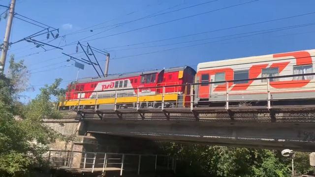 Электричка Никельтау-Киргильды и ремонтный состав едут навстречу друг другу смотреть онлайн