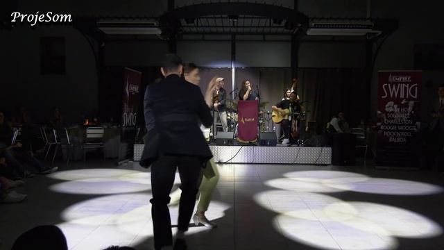Una Paloma Blanca _ Comment'ça'va COVER смотреть онлайн