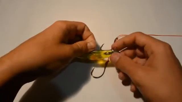 Как правильно привязать два крючка к леске смотреть онлайн