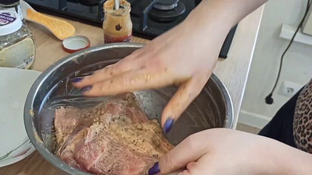 Полная подготовка💁 к новому году ☝Люда маринует мясо 🍗 и красную рыбу 🐠 смотреть онлайн