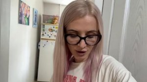 Синие брови Киры. Реставрирую дверь. Вредный подарок. Котопёс.