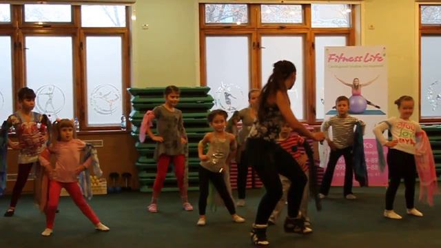Детский фитнес. Открытый урок. Танец 1. смотреть онлайн