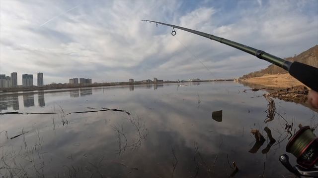 Закинул ДЕВУШКЕ СПИННИНГ и сразу СУДАК | Весенняя ЛОВЛЯ на ДЖИГ | Рыбалка на Оке в ПОЛОВОДЬЕ 2023 смотреть онлайн