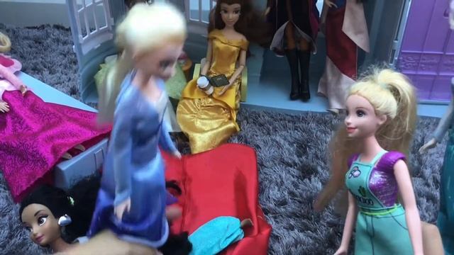 Part 1 - Princess Escape Room! Princesses trapped in their palace | Princess Toys And Dolls смотреть онлайн