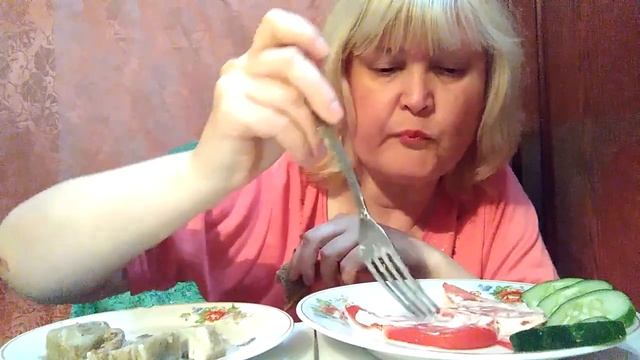 МУКБАНГ / ХОЛОДЕЦ И ОВОЩИ. МОИ ЛЮБИМЫЕ КОШКИ.