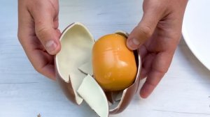 ? Kinder Surprise vs Meat Grinder - Experiment