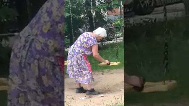 Бабушка мажет говном детские качели смотреть онлайн