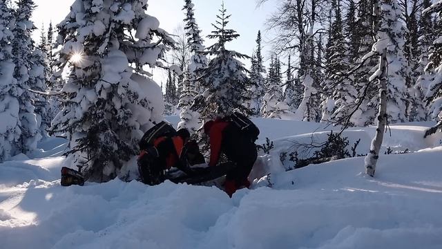 Простой способ достать застрявший горный снегоход. смотреть онлайн