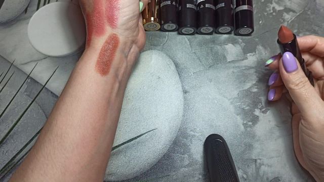 ВСЕ МОИ БЕЛОРУССКИЕ ПОМАДЫ / РАЗБИРАЮ ПОМАДЫ ДЛЯ ГУБ / РАСХЛАМЛЕНИЕ смотреть онлайн