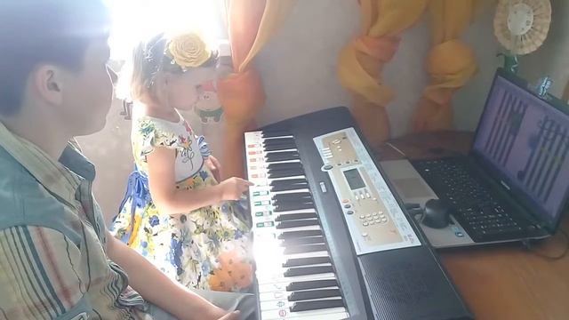 Урок 1. Пьеса Булочки правой рукой R1 смотреть онлайн