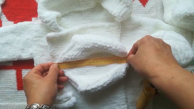 Комбинезон для новорожденного из велюровой пряжи. Маленькие советы по вязанию. смотреть онлайн