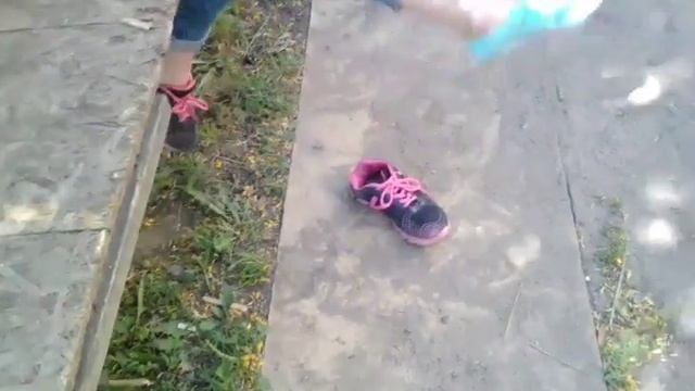 Кроссовки на 2 размера больше смотреть онлайн
