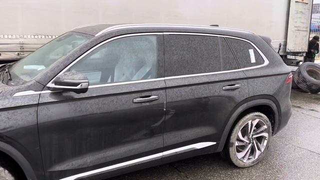 3 ноября разгрузка авто из Китая в Краснодаре. LiXiang li7, Geely Monjaro, Exeed RX и Voyah Free202 смотреть онлайн