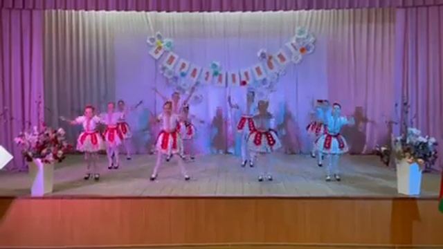 Образцовый ансамбль танца "Валошкi" "Матуля Беларусь" смотреть онлайн