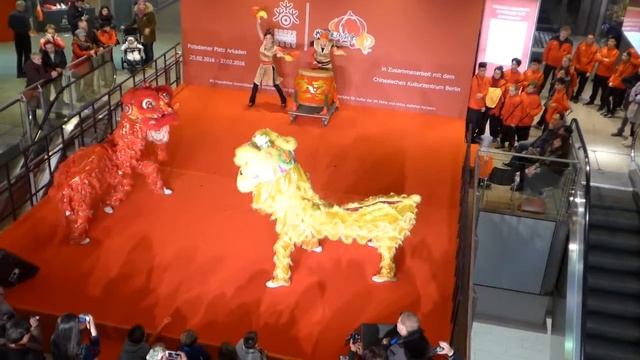 Chinesischer Löwentanz in den Potsdamer Platz Arkaden Berlin смотреть онлайн