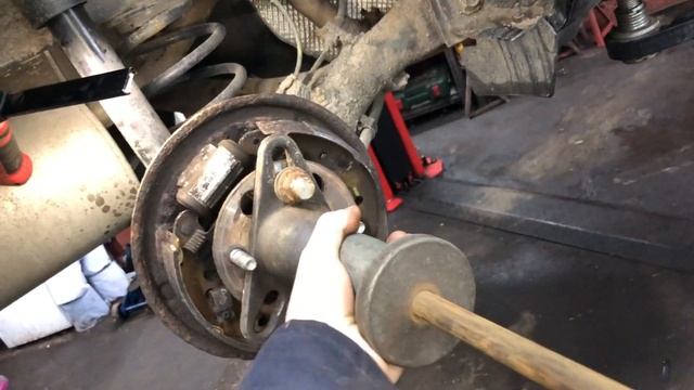 Toyota Yaris Rear Wheel Bearing Change How To DIY 2005-2013 XP90 смотреть онлайн