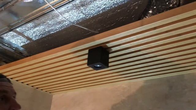 Алюминиевый кубообразный потолок закрытого типа Комби 30/39: видео-отчёт, TownHouse (Днепр)