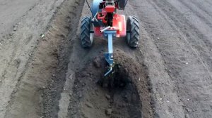 Посадка картофеля под мотоблок (нарезка борозд ).