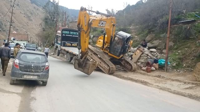 JCB Js205 Lc Excavator Loading @Ali construction смотреть онлайн