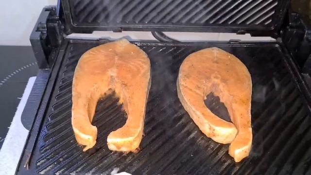 Влог : Жарим стейки Саломона на грилле ? Рыбный день ?? смотреть онлайн