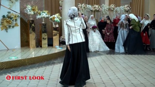 Чеченская свадьба 2021! Смотреть до конца, у Петимат Еснакаевой подтанцовка видеооператор ?