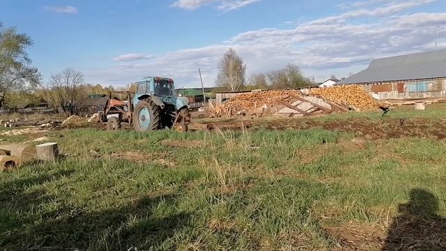 Вспашка огорода? под картошку? на Мтз-82? с маленькой кабиной? смотреть онлайн