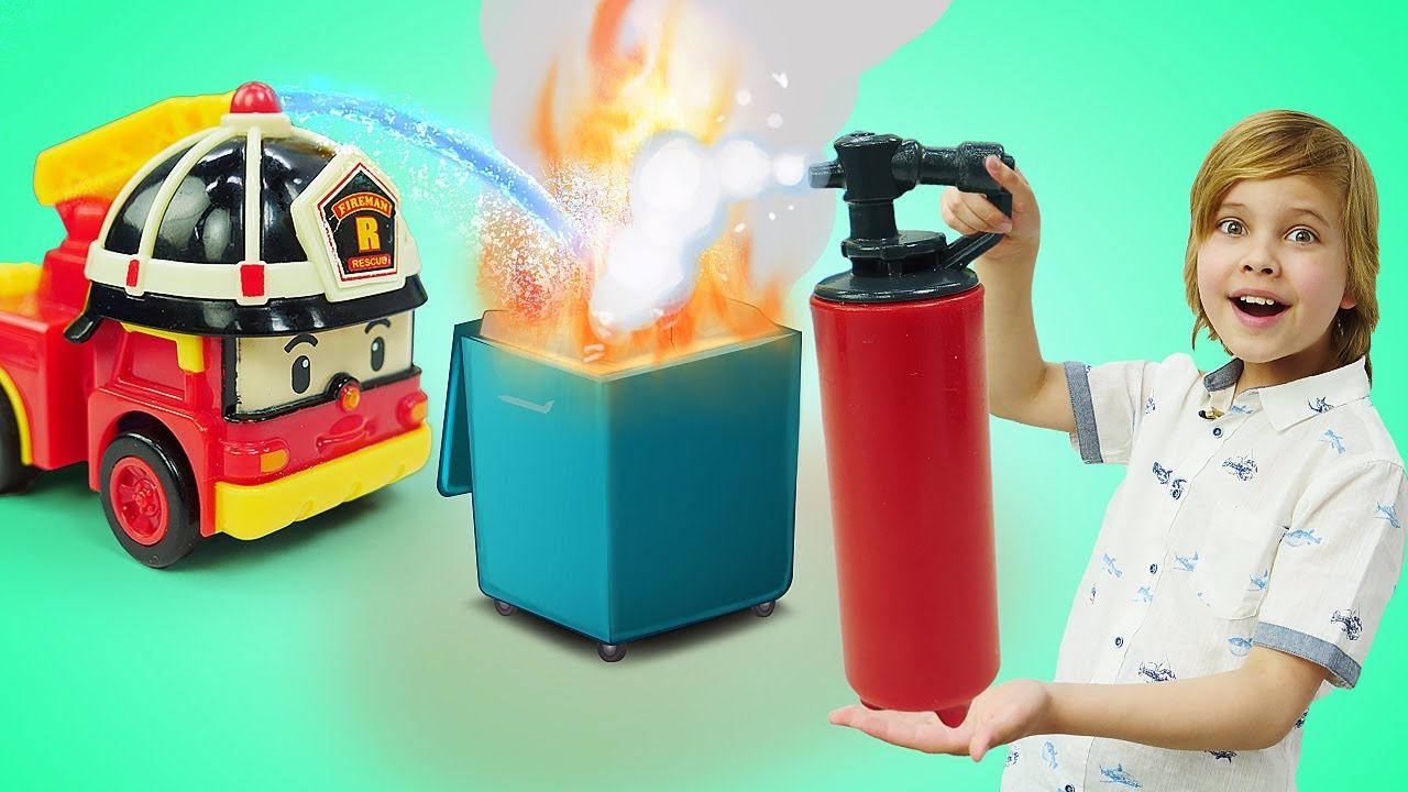 Игрушки робокары Дени и Мини играют в спасателей! Робокар Поли и его друзья. Видео про машинки смотреть онлайн