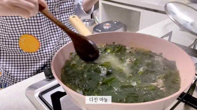 ENG) 다이어트는 도대체 언제 하나요!? ? 떡볶이 튀김 먹고 양심 챙겨 건강한 집밥 해먹는 일상 | 옥수수꿀호떡에 딸기 바나나 블루베리 한가득 맛있어 ???