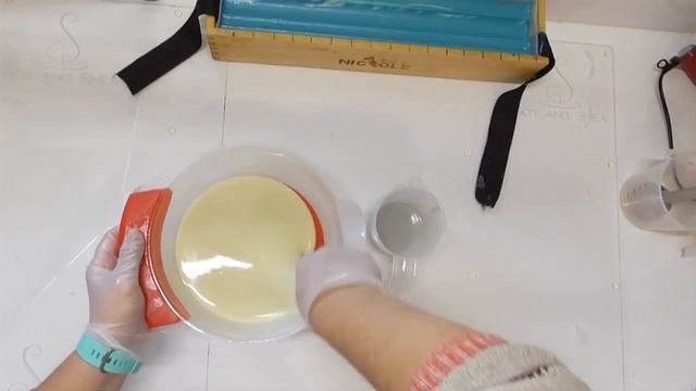 2020 YT Collab: Whether the Weather - Spring Showers - Soap Sculpting with mini drops смотреть онлайн