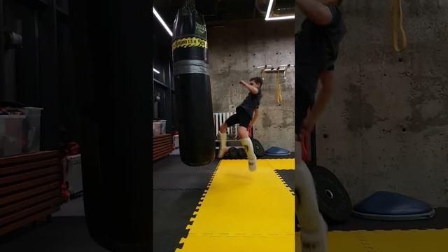 в первый раз получилось сделать 10 подряд :) #кикфайт #косикикарате #рукопашныйбой #тхэквондо смотреть онлайн