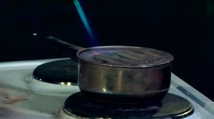 Термит прожигает плиту. Thermite making hole in a stove