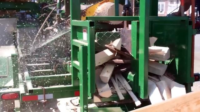 Firewood Processor- Woodbine Pro 20/Chainsaw from CRD Metalworks at the Three County Fair, MA 2012 смотреть онлайн