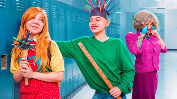 Miss Delight vs Scary Teacher! My girl is artificial intelligence!