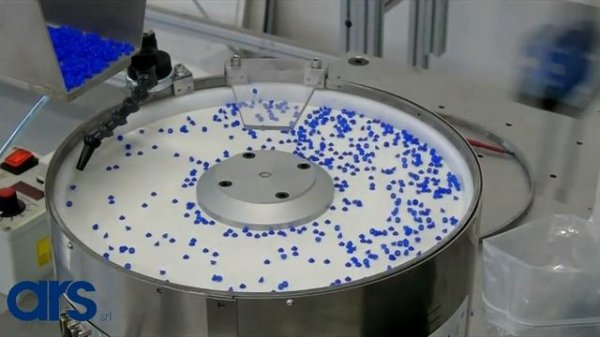 Flexible assembly systems: flexible feeding of medical disposable components - FlexiBowl®