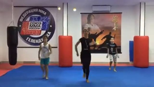 Лезгинка в Геленджике. Обучение. Танцы Без Границ. смотреть онлайн