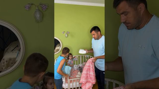 Когда оставили с двумя детьми 😅 смотреть онлайн