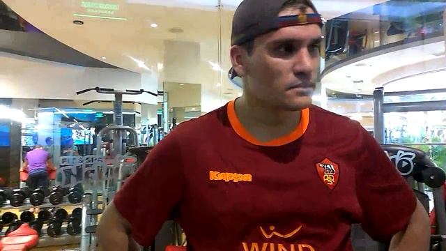 Боксер Цезарь Дэвид Кренц после тренировки в FIT&SPA NEMO смотреть онлайн