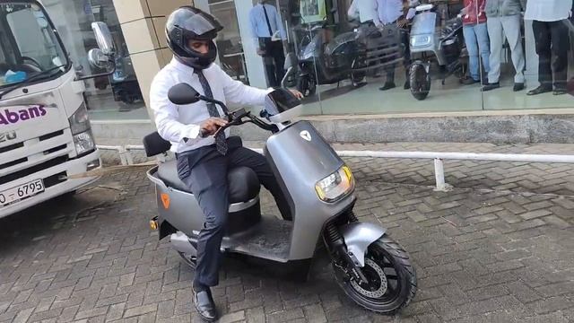 Yadea E8S Electric Scooter