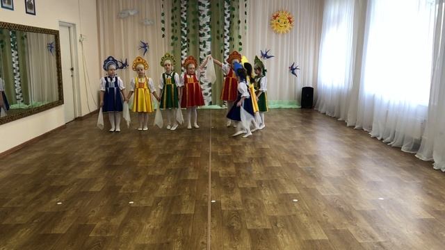 10 Ансамбль Ромашка, г Великий Новгород, Хороводный танец смотреть онлайн