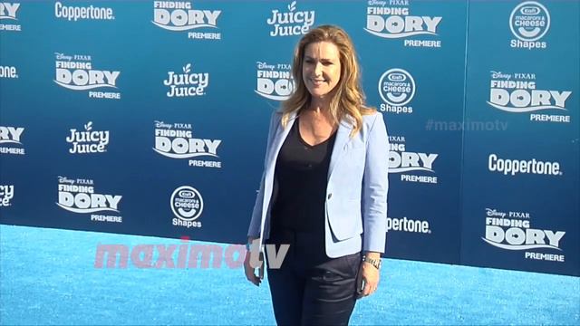 Peri Gilpin "Finding Dory" Premiere Blue Carpet смотреть онлайн